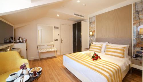 Deluxe King Bed Room with Balcony
