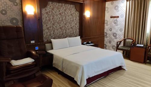 Queen Room with Spa Bath