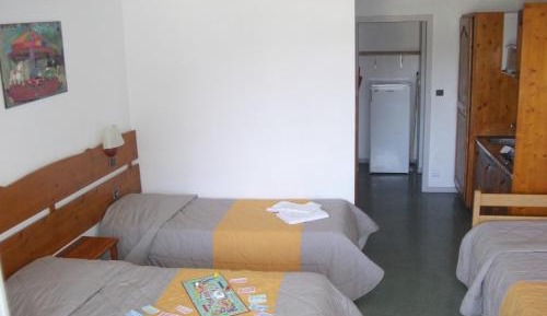 Studio - 5 Singles beds