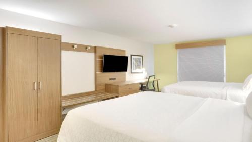 Standard Room with Two Queen Beds