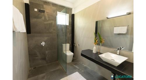 Deluxe Double Room with Side Sea View