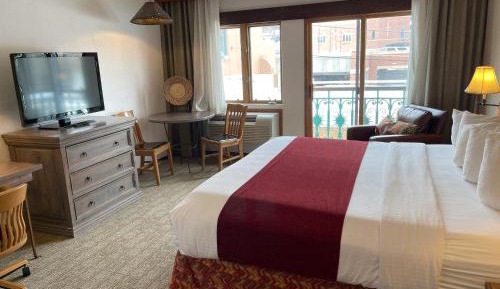 Foothills Grand King Accessible