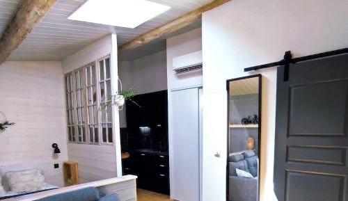 Apartment with Shower
