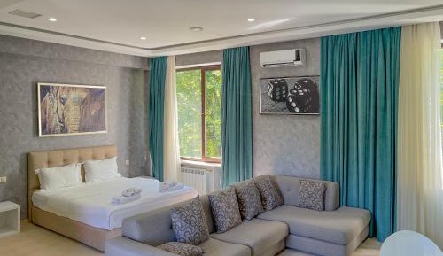 Deluxe Suite