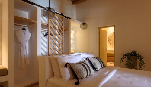 Senior Two-Bedroom Suite with Private Cave Pool and Sea View