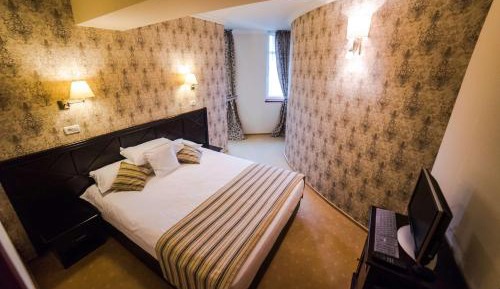 Apartment with King Bed and Sofa Bed - Non-Smoking