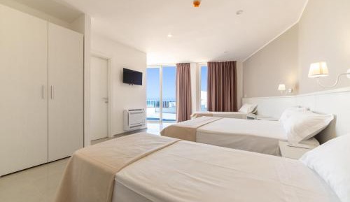 Deluxe Quadruple Room