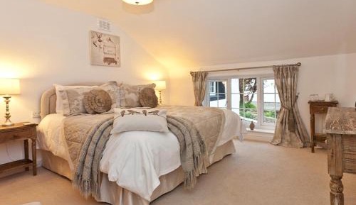 Twin Room with Private Bathroom