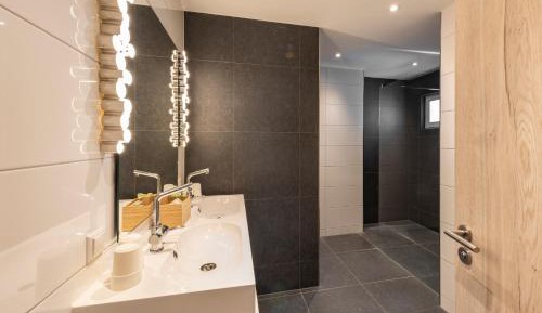 Deluxe Family Suite