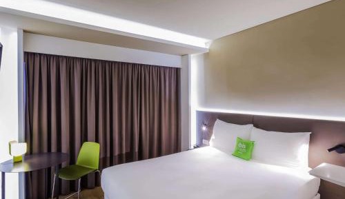 Standard Queen Room