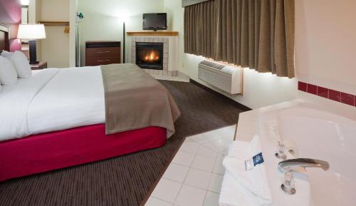 Premier One-Bedroom King Suite - Non-Smoking