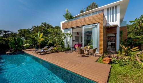 LaMaroma| Luxurious villa|Caretaker| breakfast| DG