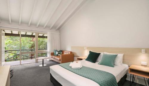 Balcony Room - Queen Bed