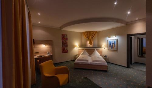 Family Room (2 Adults + 1 Child)