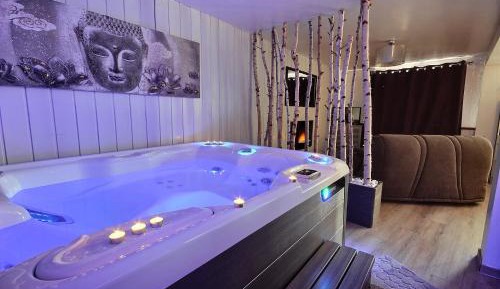 Queen Room with Spa Bath