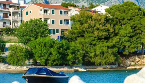  Luxury One-Bedroom Apartment with Balcony and Sea View (4  adults)