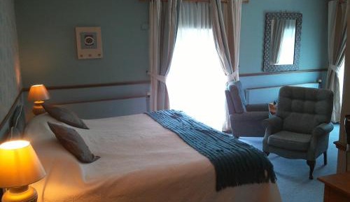 Twin Room with Private Bathroom