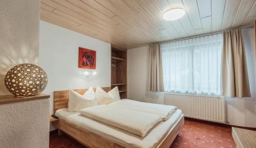 Three-Bedroom Apartment with Shower