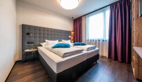 Deluxe Double or Twin Room with Mountain View