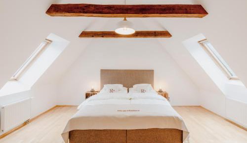 Studio - Split Level