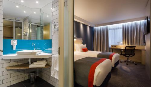 Standard Twin Room with Free Hot Breakfast