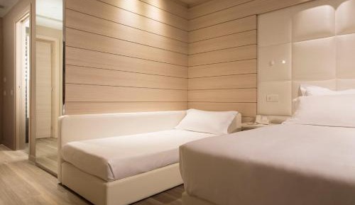 Deluxe Triple Room with Sea View