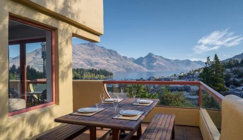 Apartment with Lake View