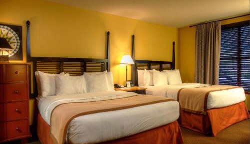 Deluxe Double Queen Suite