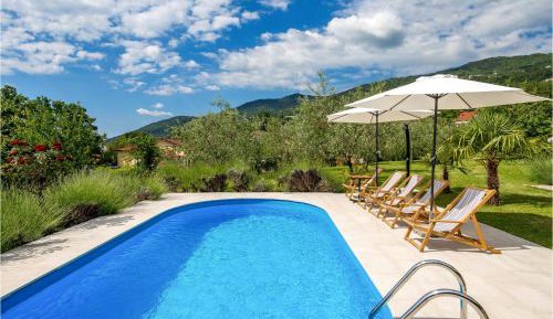 One-Bedroom Holiday Home