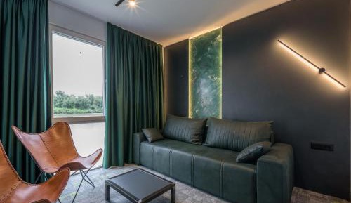Apartment with Terrace and River View