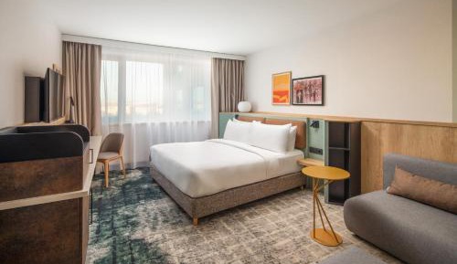 Standard Queen Room