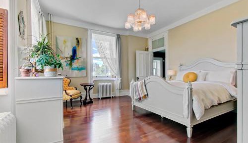 Deluxe Queen Room