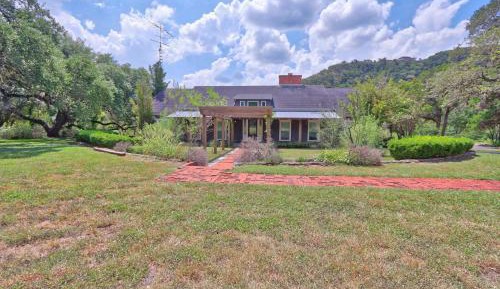 Four-Bedroom Holiday Home