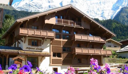 Apartment with Mountain View