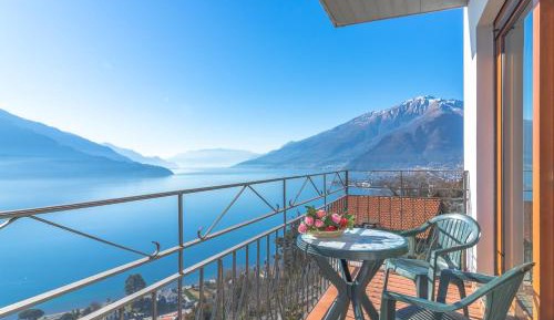 Apartment with Lake View