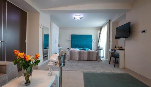 Deluxe Suite with Spa Bath