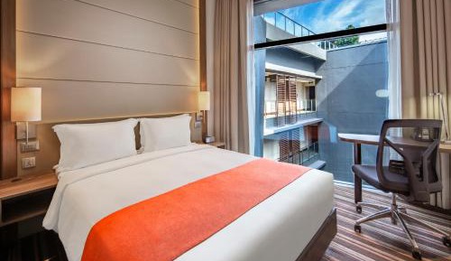 Standard Queen Room with Courtyard View - Free Breakfast