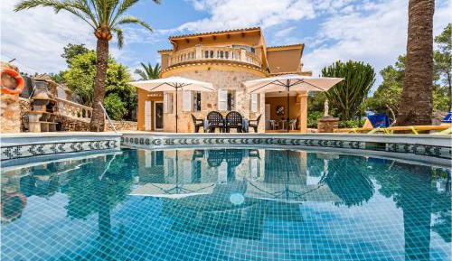 Three-Bedroom Holiday Home 