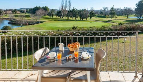 One-Bedroom Apartment (2 Adults) with balcony and Golf view 