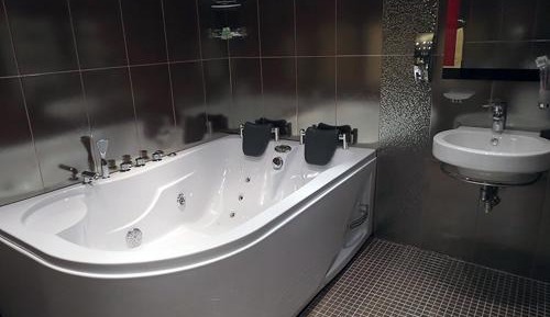Suite with Spa Bath