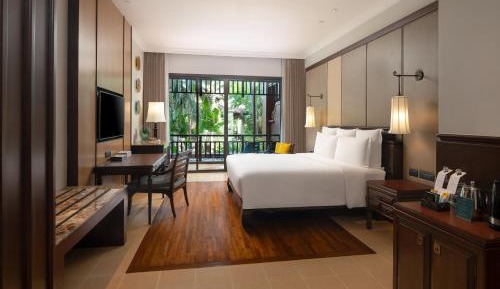 Classic King Room with Garden View