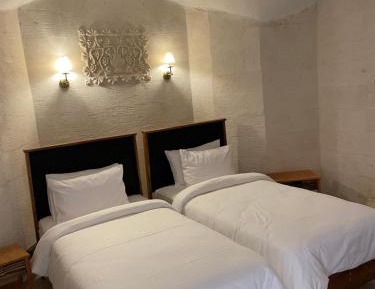 Twin Bed Room