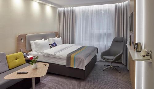 Standard Queen Room with Single Sofa Bed