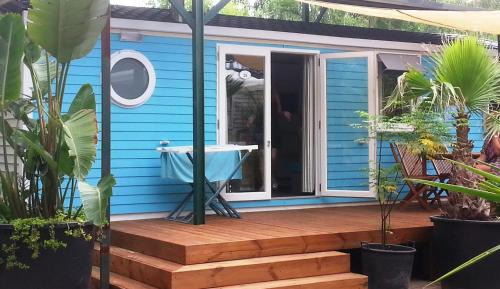 Mobile Home (6 Adults)