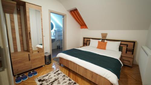Double Room with Private Bathroom