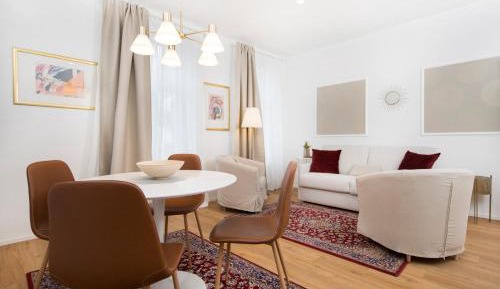 Deluxe One-Bedroom Apartment