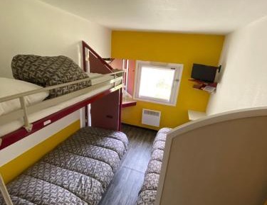 Basic Triple Room with Shared Bathroom