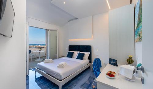 Deluxe Double Room with Balcony and Sea View