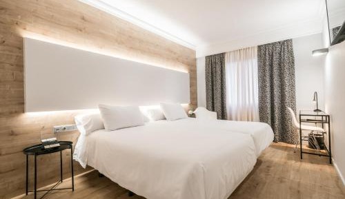 Double Room (1 Adult)