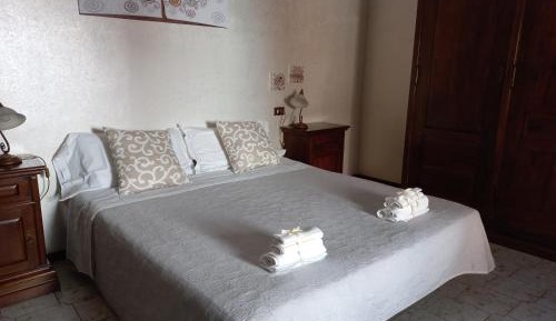 Deluxe Room (2 Adults + 1 Child)